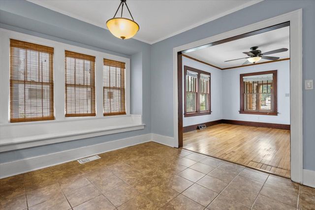 506 W College AVENUE, Waukesha, WI 53186