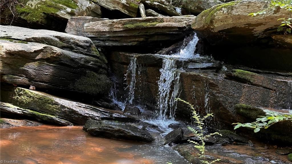 000 River Road, Boonville, NC 27011