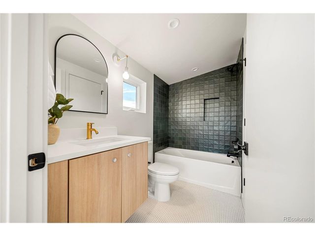 2538 S Acoma St, Denver, CO 80223