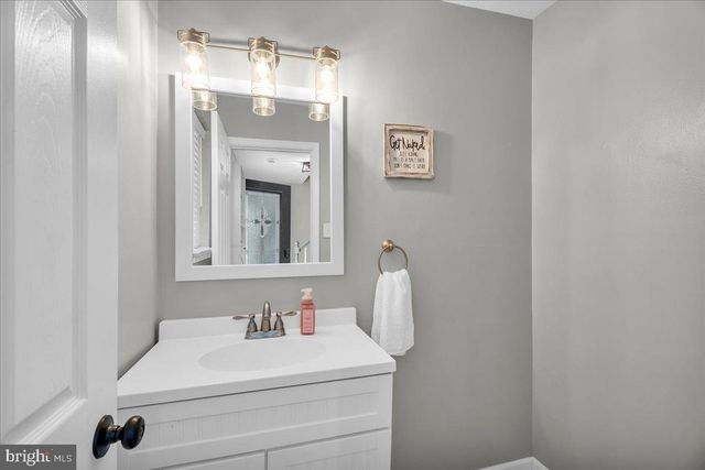 9 LANCASTER DR, Marlton, NJ 08053