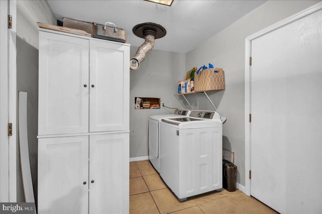9 LANCASTER DR, Marlton, NJ 08053
