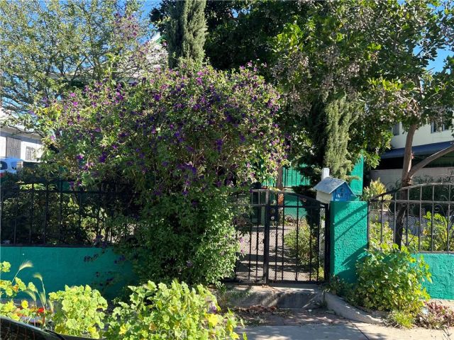 847 E 25th, Los Angeles, CA 90011
