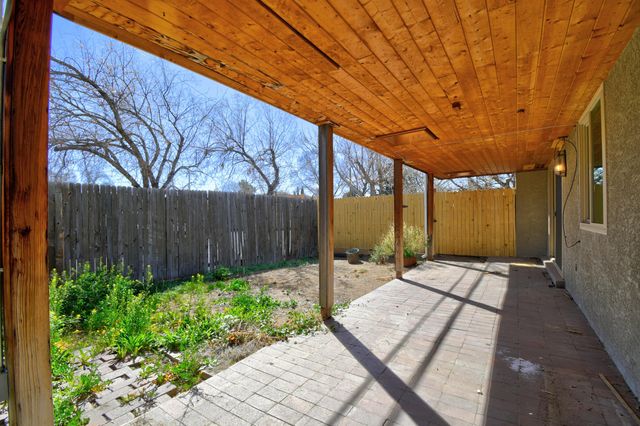 6700 Los Trechos Court NE, Albuquerque, NM 87109