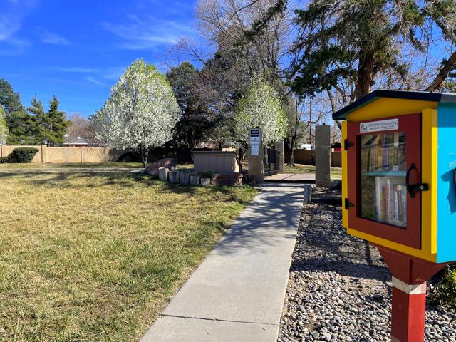 6700 Los Trechos Court NE, Albuquerque, NM 87109