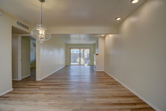 6700 Los Trechos Court NE, Albuquerque, NM 87109