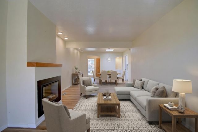 6700 Los Trechos Court NE, Albuquerque, NM 87109
