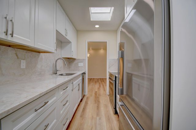 6700 Los Trechos Court NE, Albuquerque, NM 87109