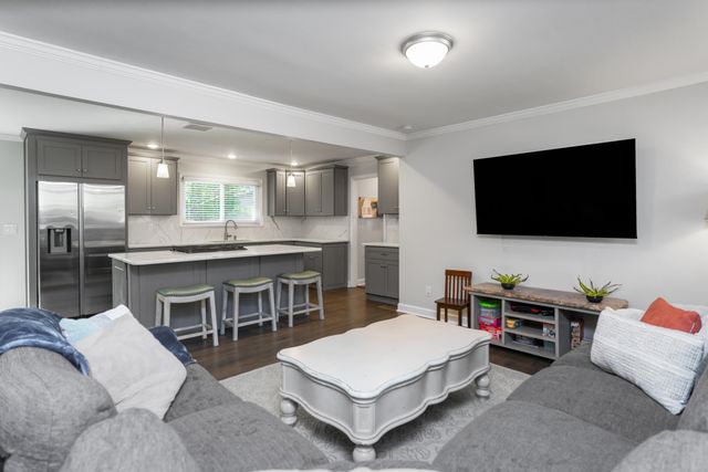 710 Danbury Drive, Signal Mountain, TN 37377