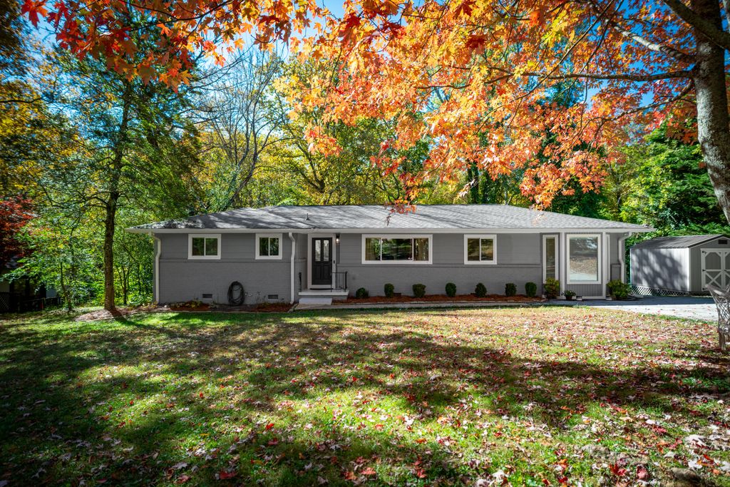 710 Danbury Drive, Signal Mountain, TN 37377