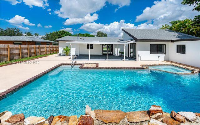 9230 SW 183rd Ter, Palmetto Bay, FL 33157