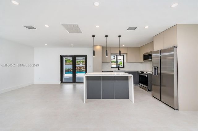 9230 SW 183rd Ter, Palmetto Bay, FL 33157