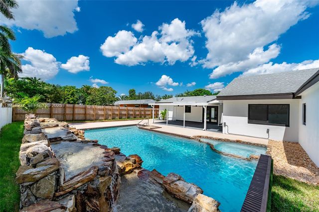 9230 SW 183rd Ter, Palmetto Bay, FL 33157