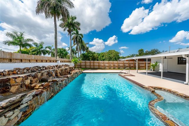 9230 SW 183rd Ter, Palmetto Bay, FL 33157