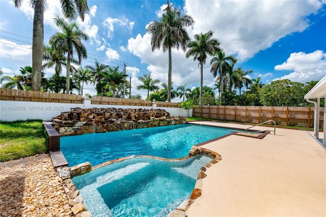 9230 SW 183rd Ter, Palmetto Bay, FL 33157