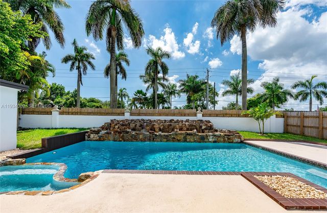 9230 SW 183rd Ter, Palmetto Bay, FL 33157