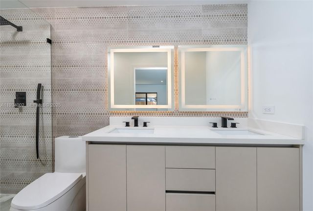 9230 SW 183rd Ter, Palmetto Bay, FL 33157