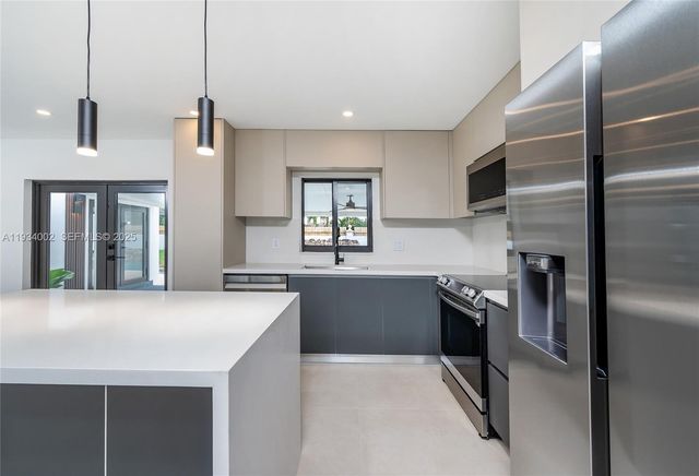 9230 SW 183rd Ter, Palmetto Bay, FL 33157