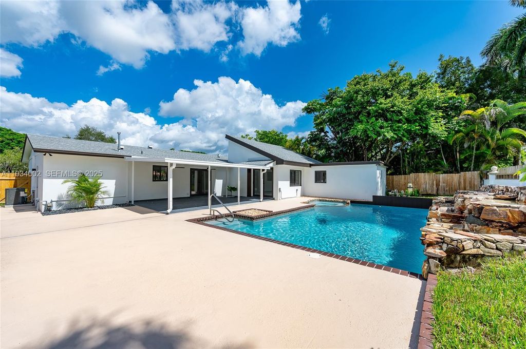 Image 17 of property listing at 9230 SW 183rd Ter, Palmetto Bay, FL 33157