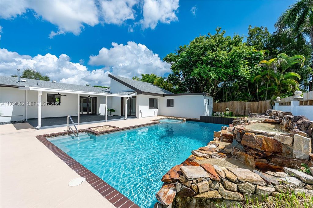 Image 18 of property listing at 9230 SW 183rd Ter, Palmetto Bay, FL 33157