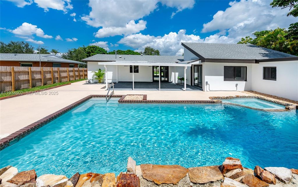 Image 19 of property listing at 9230 SW 183rd Ter, Palmetto Bay, FL 33157