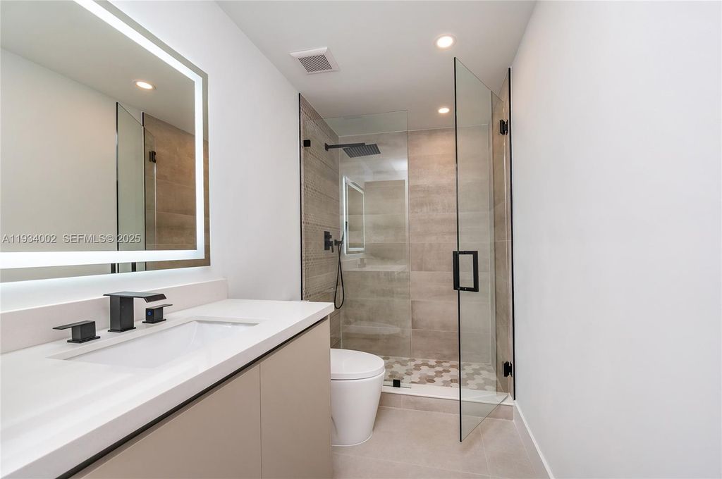 Image 30 of property listing at 9230 SW 183rd Ter, Palmetto Bay, FL 33157