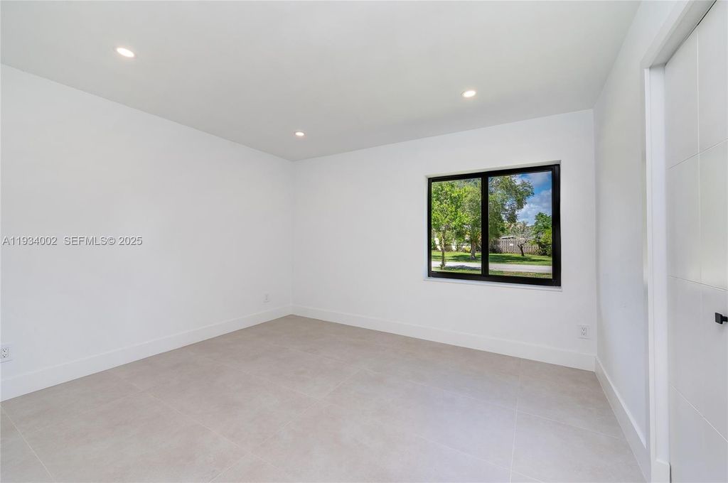 Image 32 of property listing at 9230 SW 183rd Ter, Palmetto Bay, FL 33157