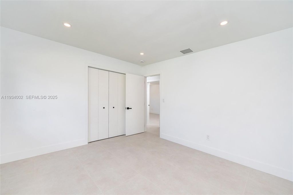 Image 33 of property listing at 9230 SW 183rd Ter, Palmetto Bay, FL 33157