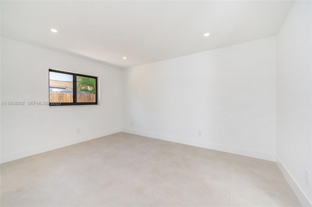 Image 34 of property listing at 9230 SW 183rd Ter, Palmetto Bay, FL 33157