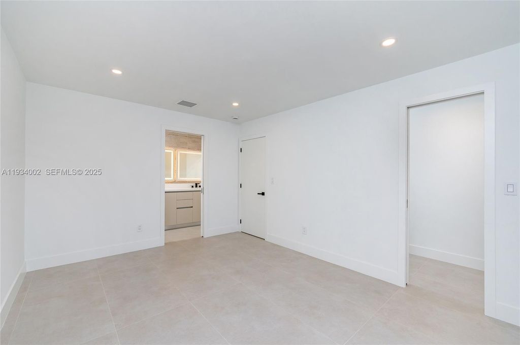 Image 36 of property listing at 9230 SW 183rd Ter, Palmetto Bay, FL 33157