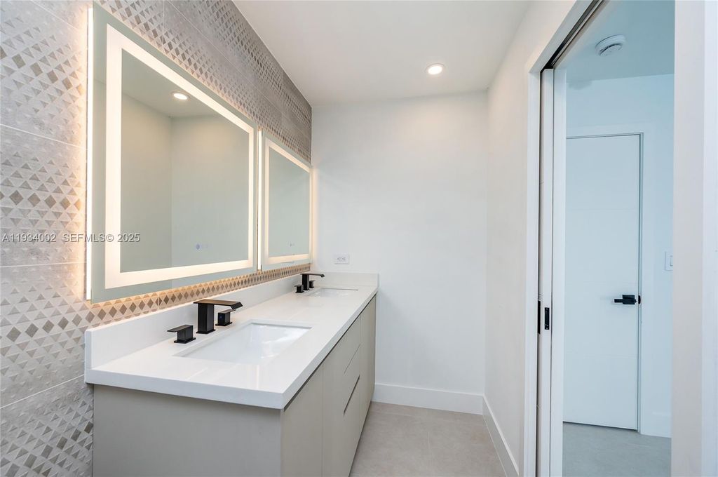 Image 38 of property listing at 9230 SW 183rd Ter, Palmetto Bay, FL 33157