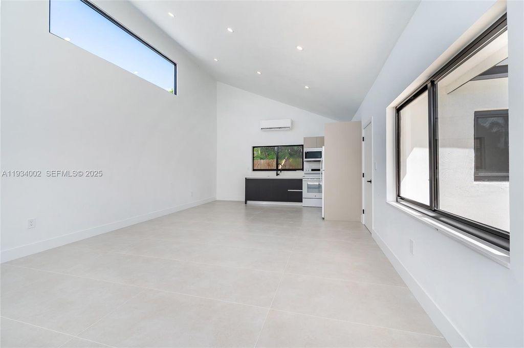 Image 41 of property listing at 9230 SW 183rd Ter, Palmetto Bay, FL 33157