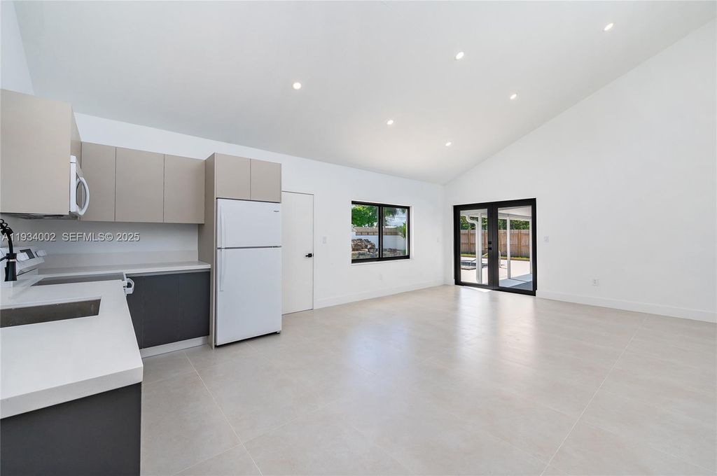 Image 45 of property listing at 9230 SW 183rd Ter, Palmetto Bay, FL 33157