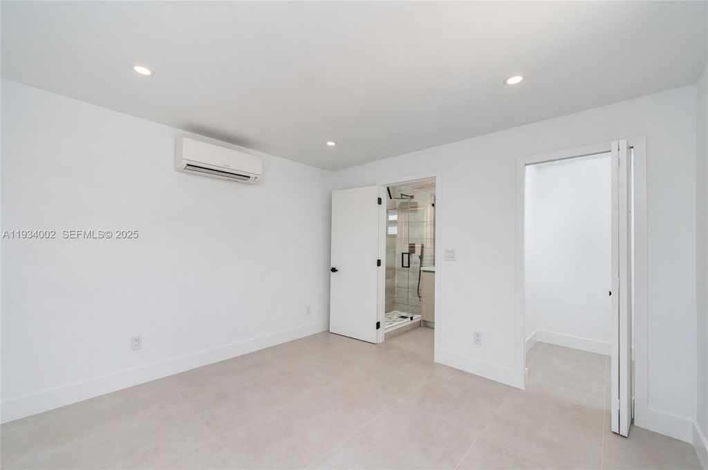 Image 48 of property listing at 9230 SW 183rd Ter, Palmetto Bay, FL 33157