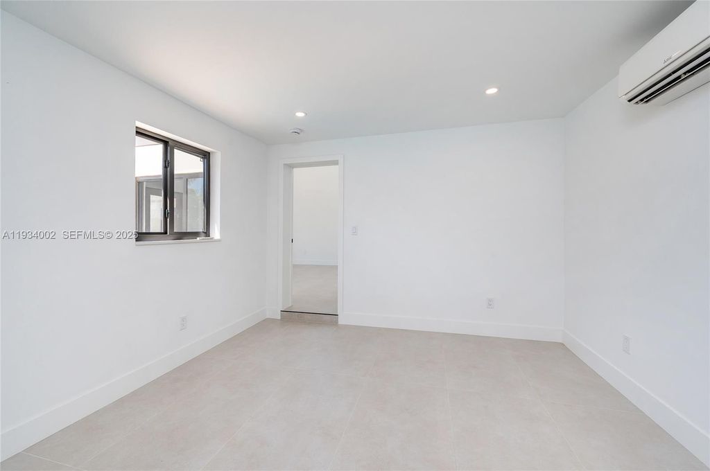 Image 50 of property listing at 9230 SW 183rd Ter, Palmetto Bay, FL 33157