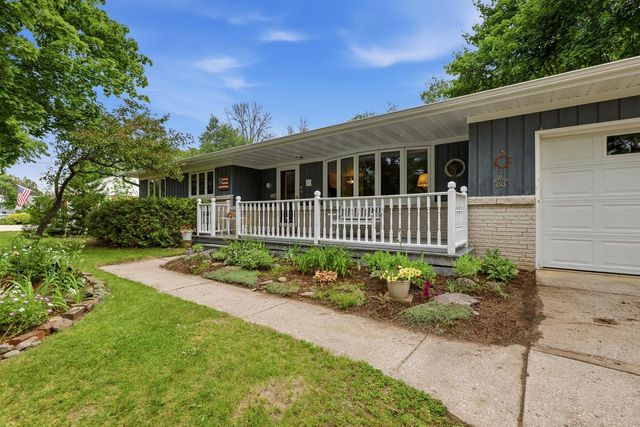 7423 Maple LANE, Two Rivers, WI 54241
