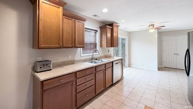 2310 Belize Drive, Evansville, IN 47725