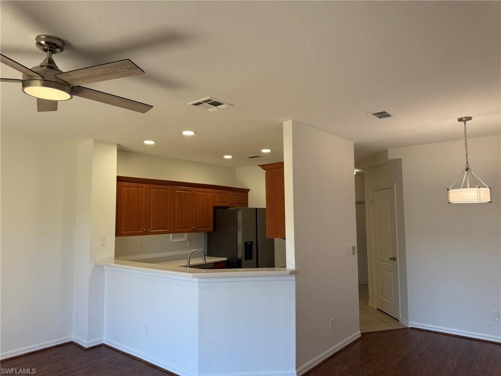 Image 13 of property listing at 1376 Weeping Willow CT, Cape Coral, FL 33909