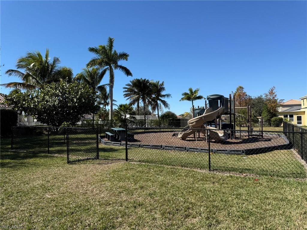 Image 41 of property listing at 1376 Weeping Willow CT, Cape Coral, FL 33909