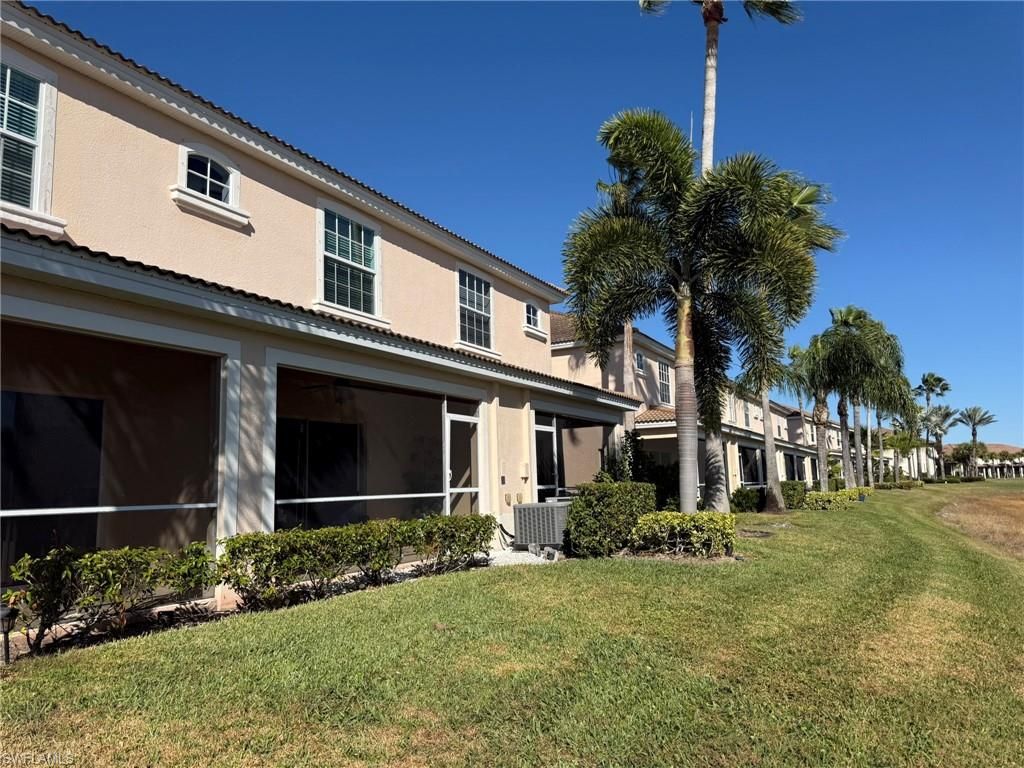 Image 6 of property listing at 1376 Weeping Willow CT, Cape Coral, FL 33909