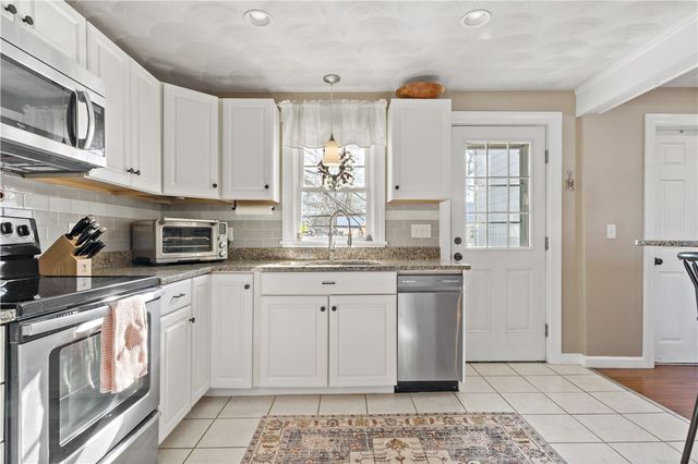 10 Cosett Road, Warwick, RI 02886