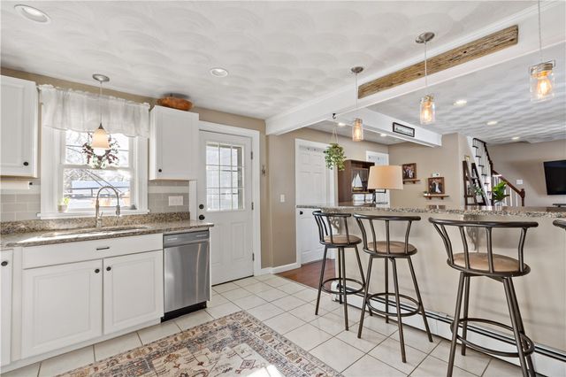 10 Cosett Road, Warwick, RI 02886