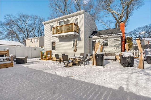 10 Cosett Road, Warwick, RI 02886