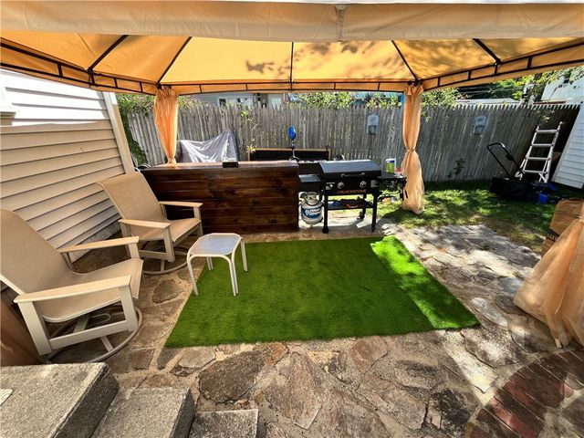 10 Cosett Road, Warwick, RI 02886