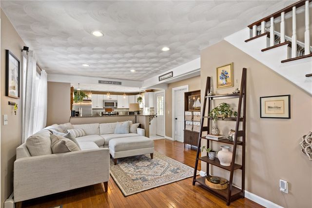 10 Cosett Road, Warwick, RI 02886