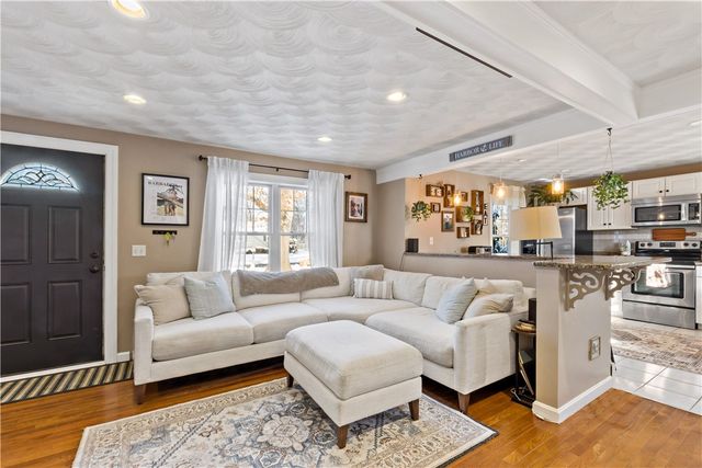 10 Cosett Road, Warwick, RI 02886