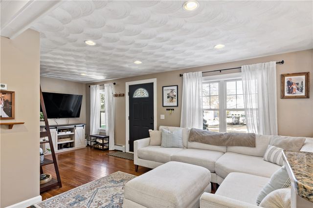 10 Cosett Road, Warwick, RI 02886