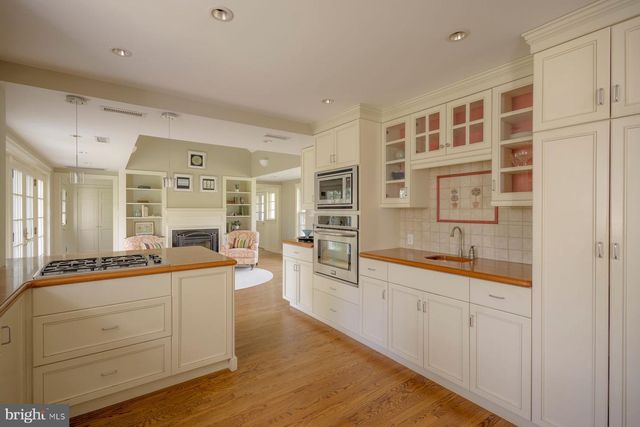 8221 ARDMORE AVE, Wyndmoor, PA 19038