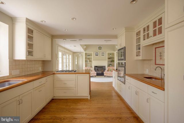 8221 ARDMORE AVE, Wyndmoor, PA 19038