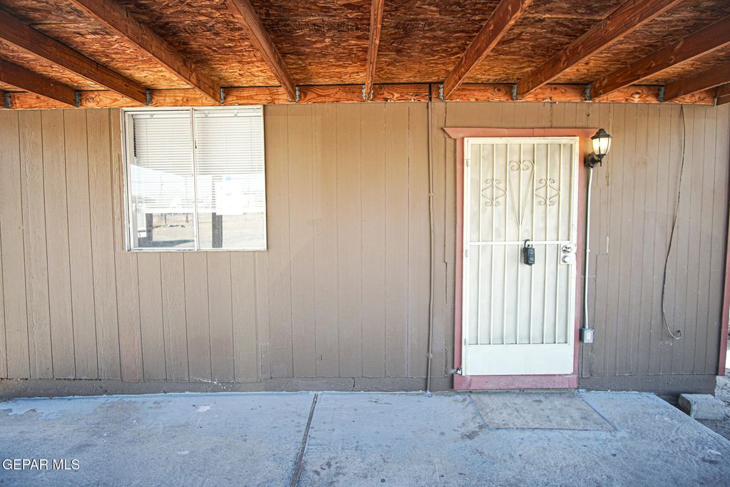 7161 Dale Road 2, El Paso, TX 79915