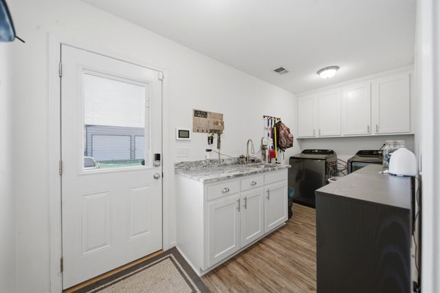 1 Dellwood Lane, Wedgefield, SC 29168